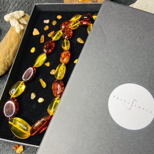 Eleganta un krāšņa Dzintara "Flatback" tipa pērlīšu kaklarota