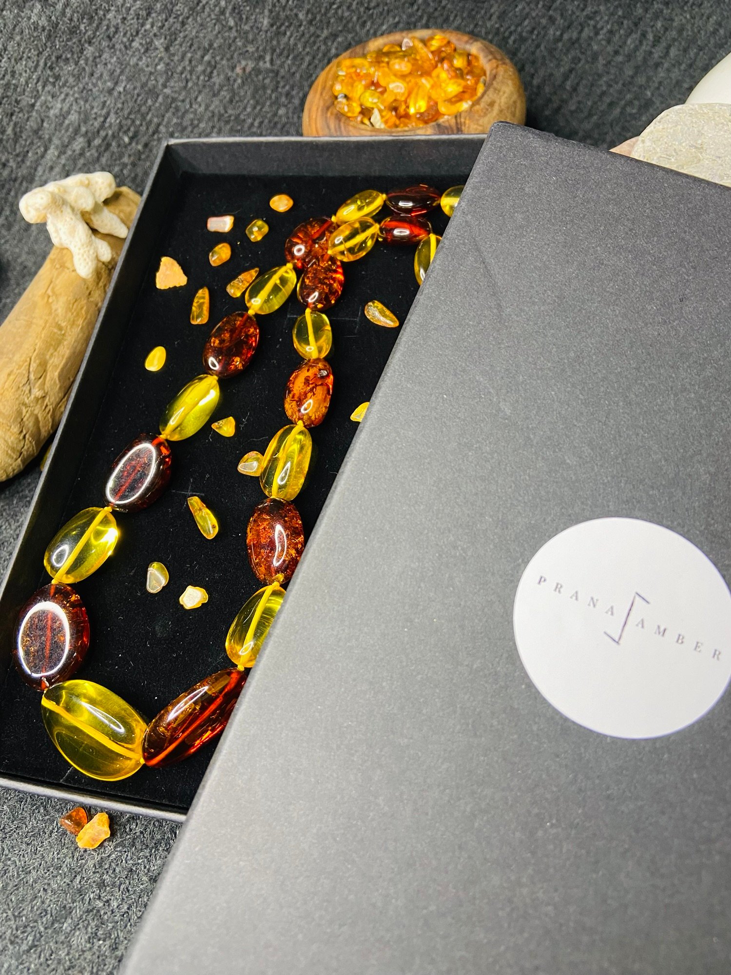 img_3081.jpg Eleganta un krāšņa Dzintara "Flatback" tipa pērlīšu kaklarota