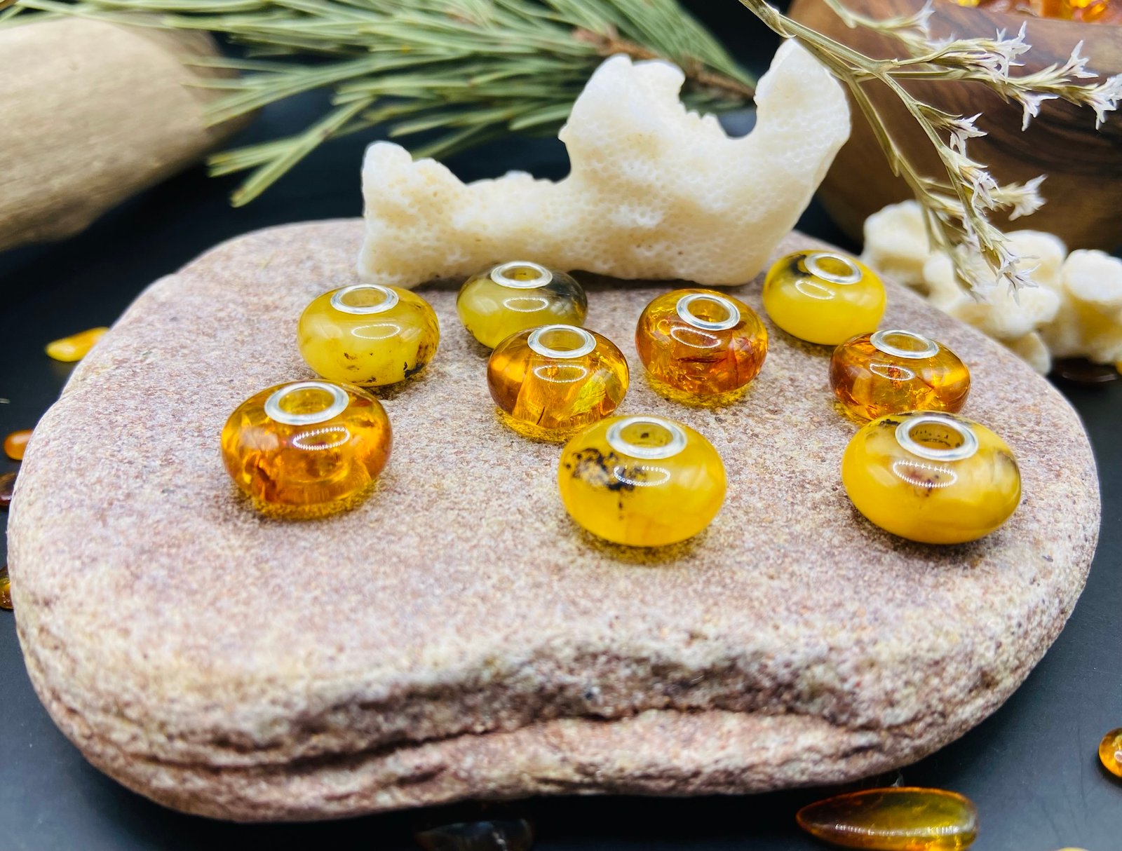 img_3156.jpg Izsmalcināti Pandora "charms" Dzintara kuloni ar sudrabu