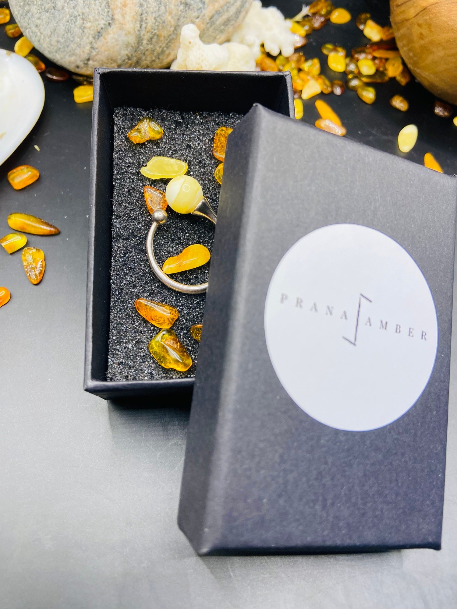 Fasēta Dzintara gredzens ar sudrabu, pašregulējošs