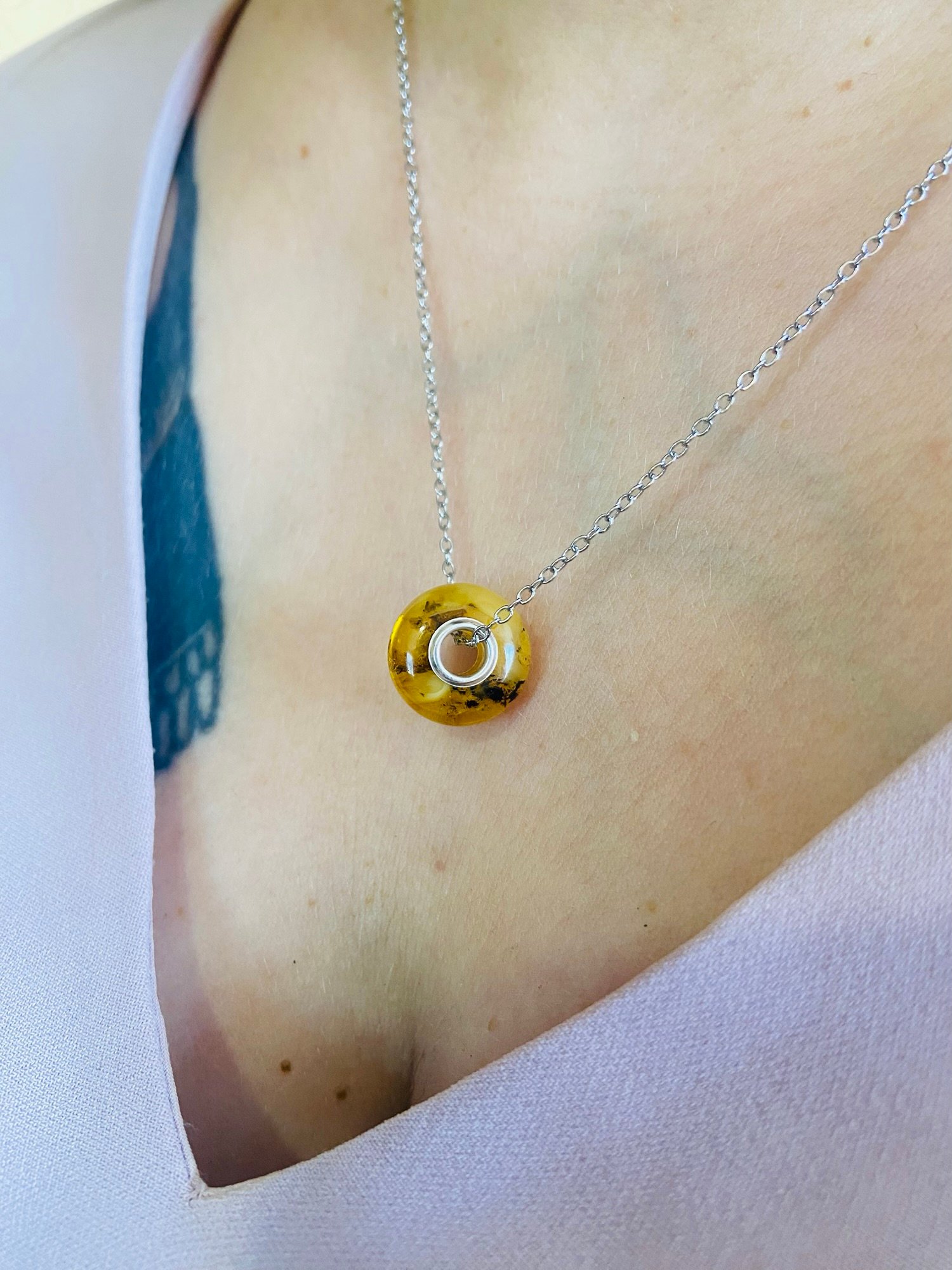 img_3423.jpg Izsmalcināti Pandora "charms" Dzintara kuloni ar sudrabu