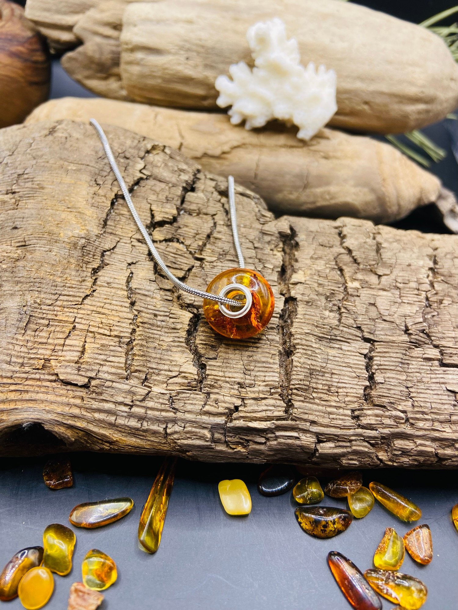 img_3659.jpg Izsmalcināti Pandora "charms" Dzintara kuloni ar sudrabu