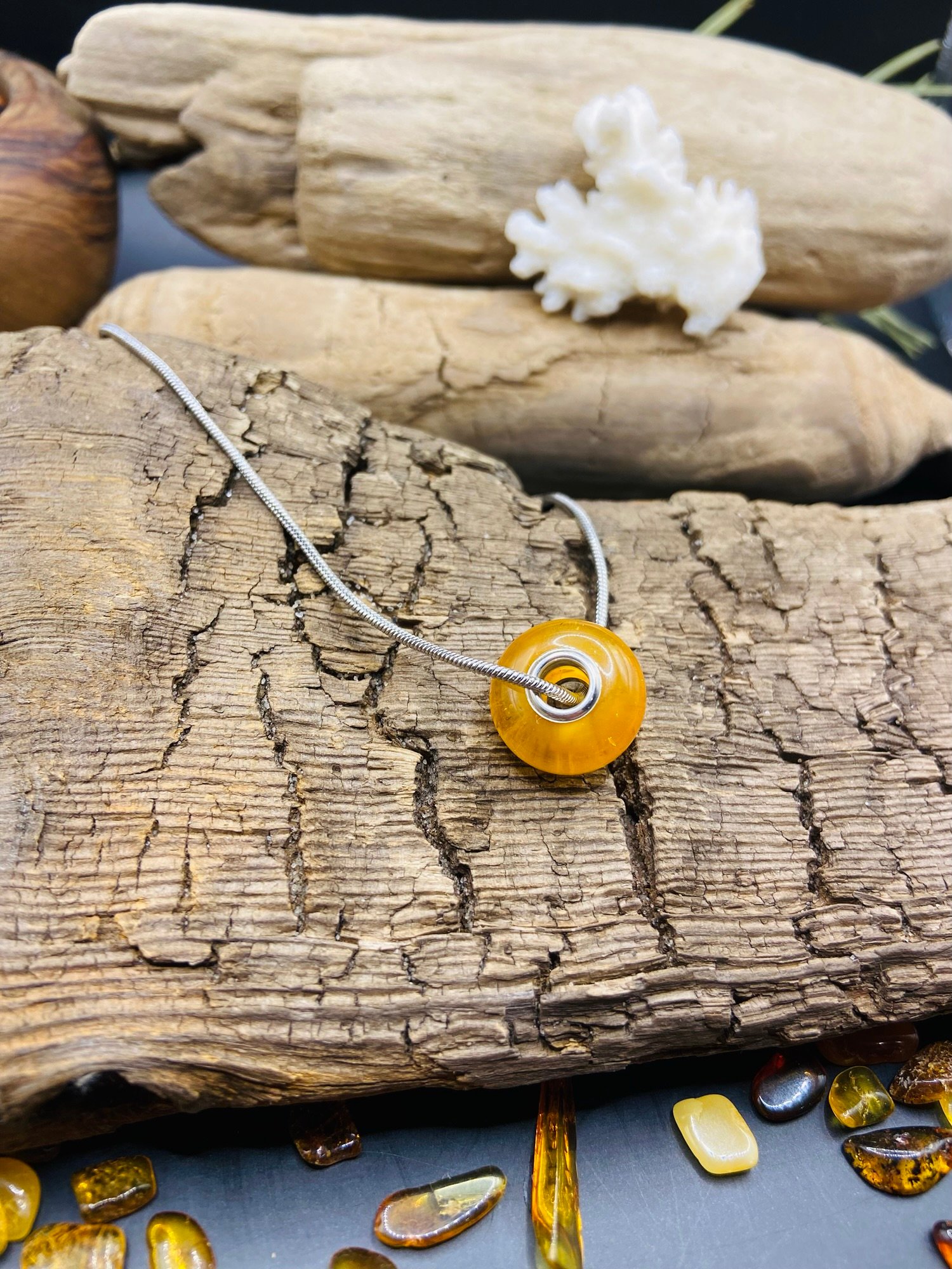 img_3660.jpg Izsmalcināti Pandora "charms" Dzintara kuloni ar sudrabu