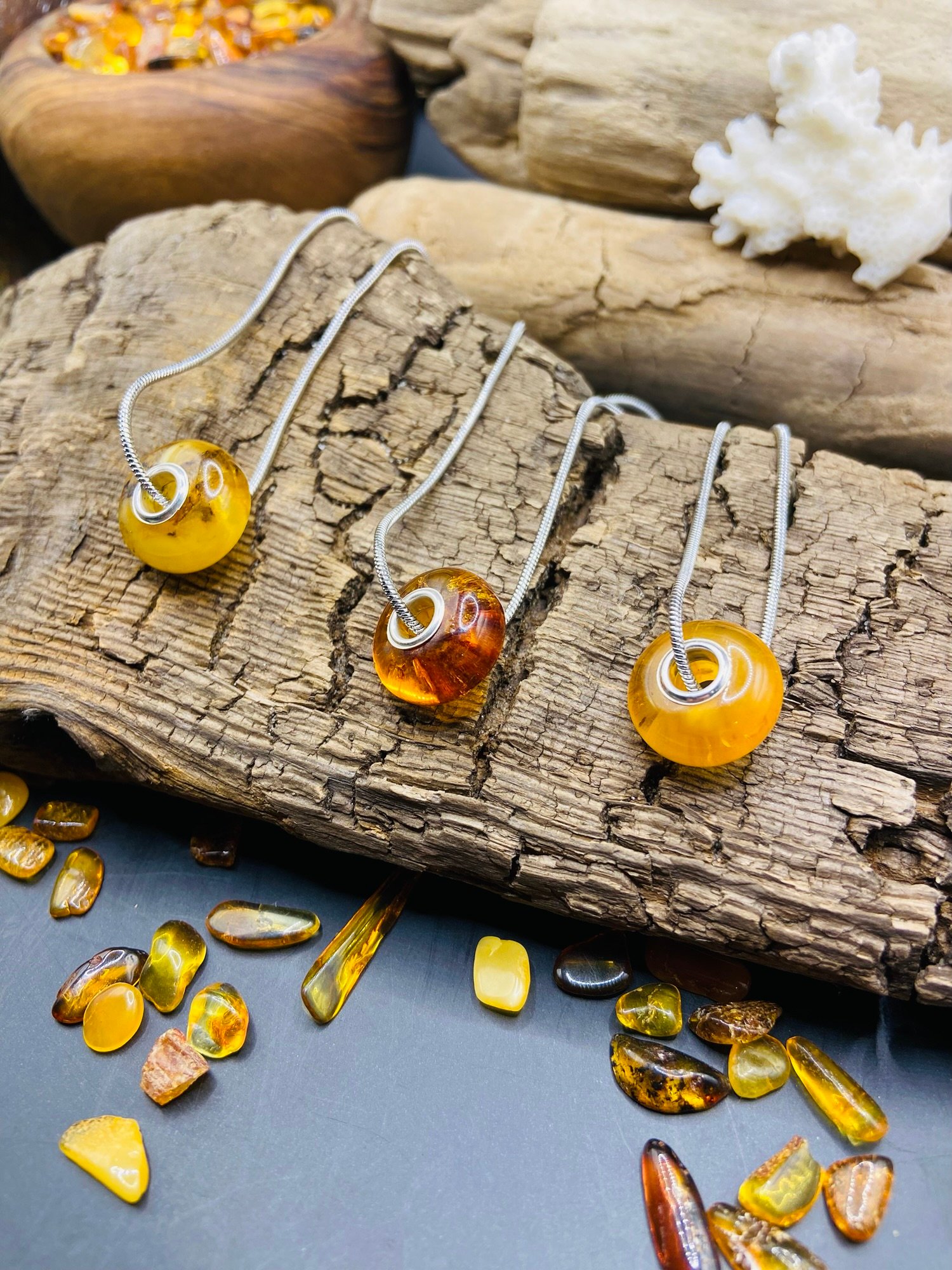 img_3661.jpg Izsmalcināti Pandora "charms" Dzintara kuloni ar sudrabu