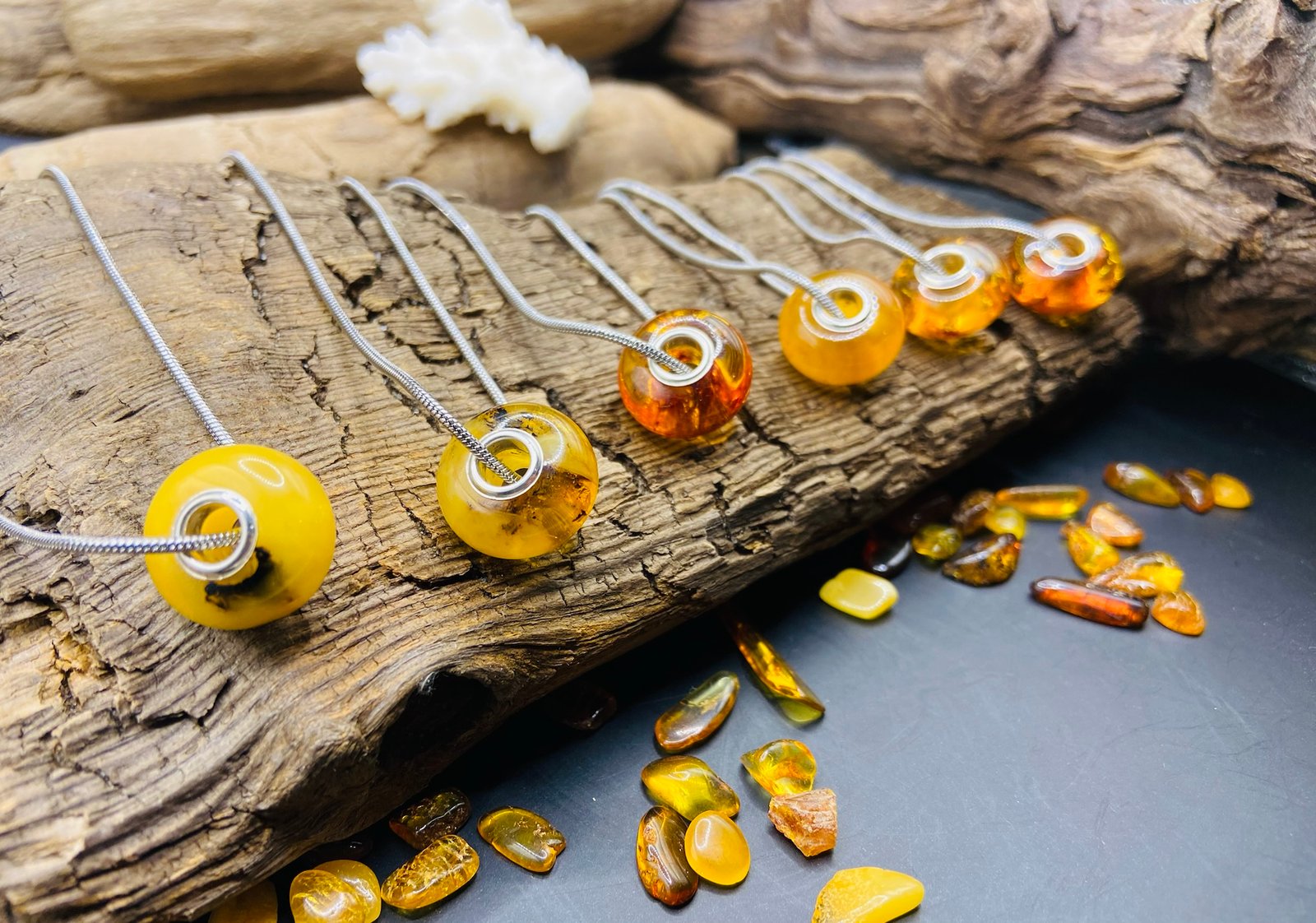 img_3667.jpg Izsmalcināti Pandora "charms" Dzintara kuloni ar sudrabu