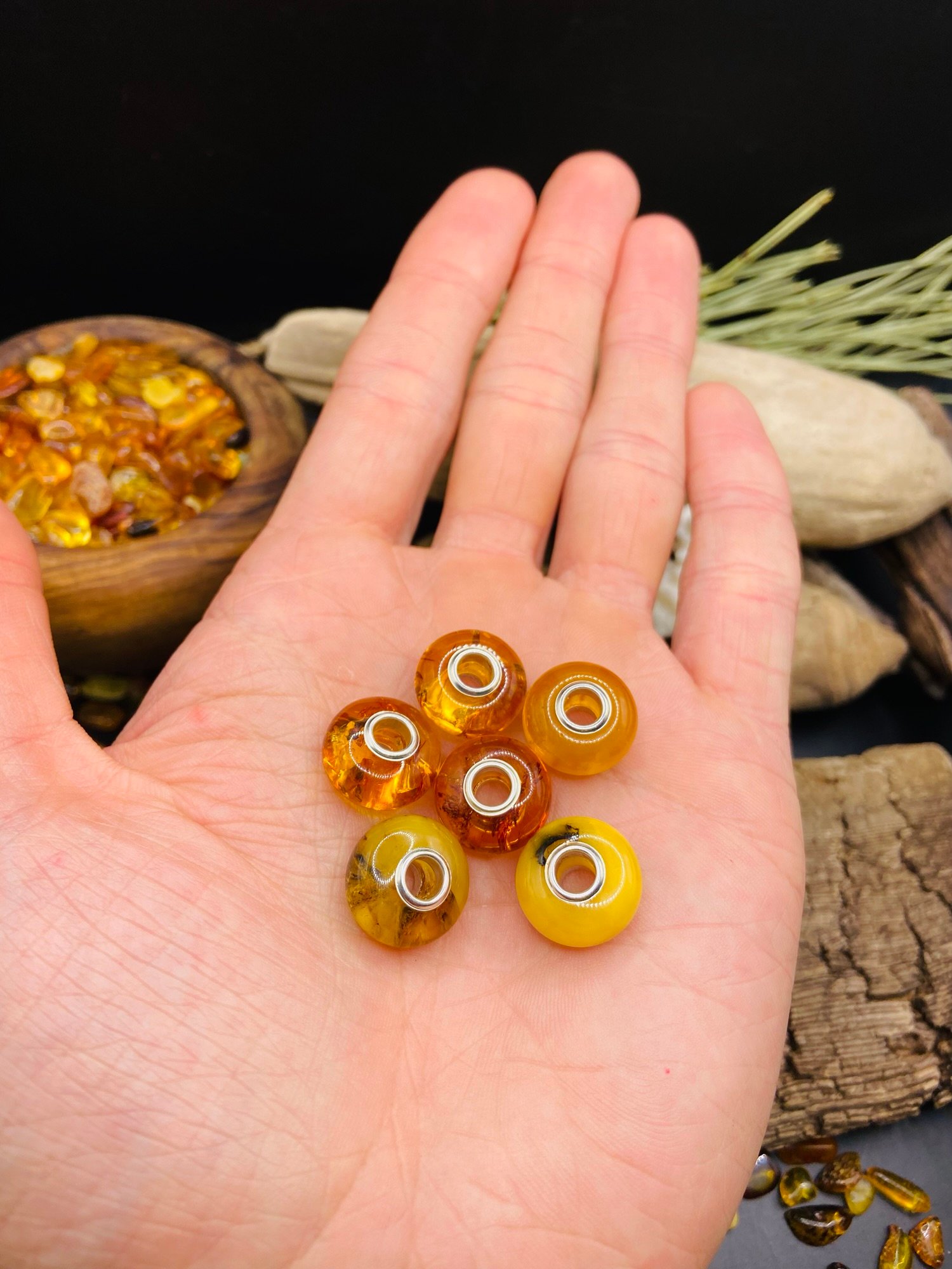 img_3670.jpg Izsmalcināti Pandora "charms" Dzintara kuloni ar sudrabu