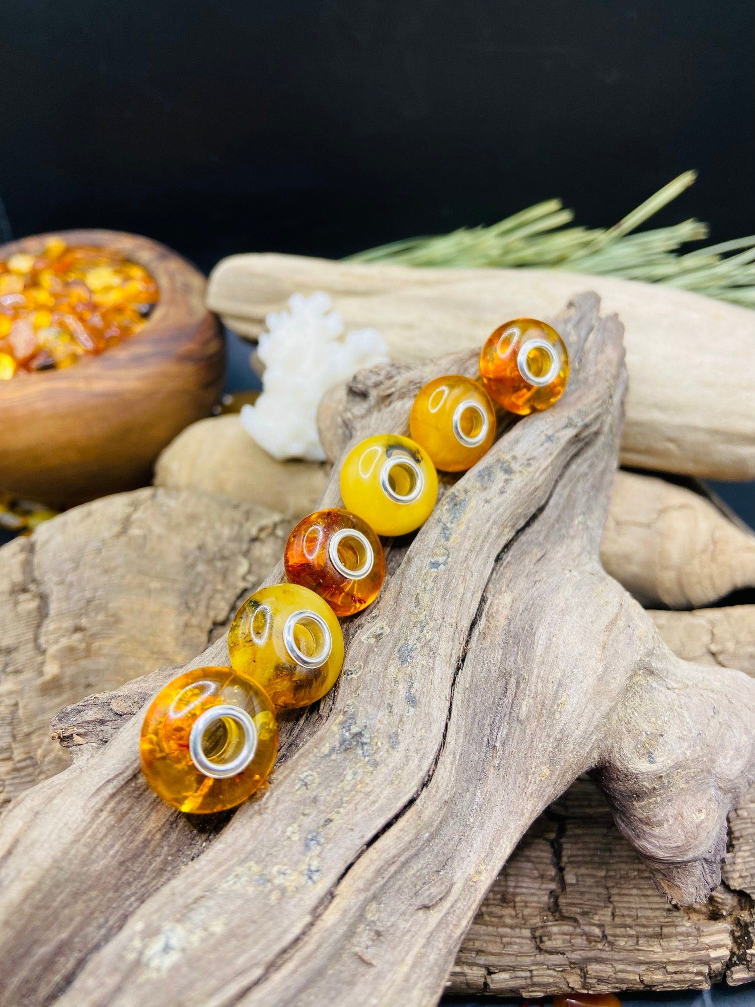 img_3672.jpg Izsmalcināti Pandora "charms" Dzintara kuloni ar sudrabu