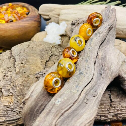 img_3673.jpg 8mm Konjaka krāsas Baltijas dzintara apaļās pērlītes