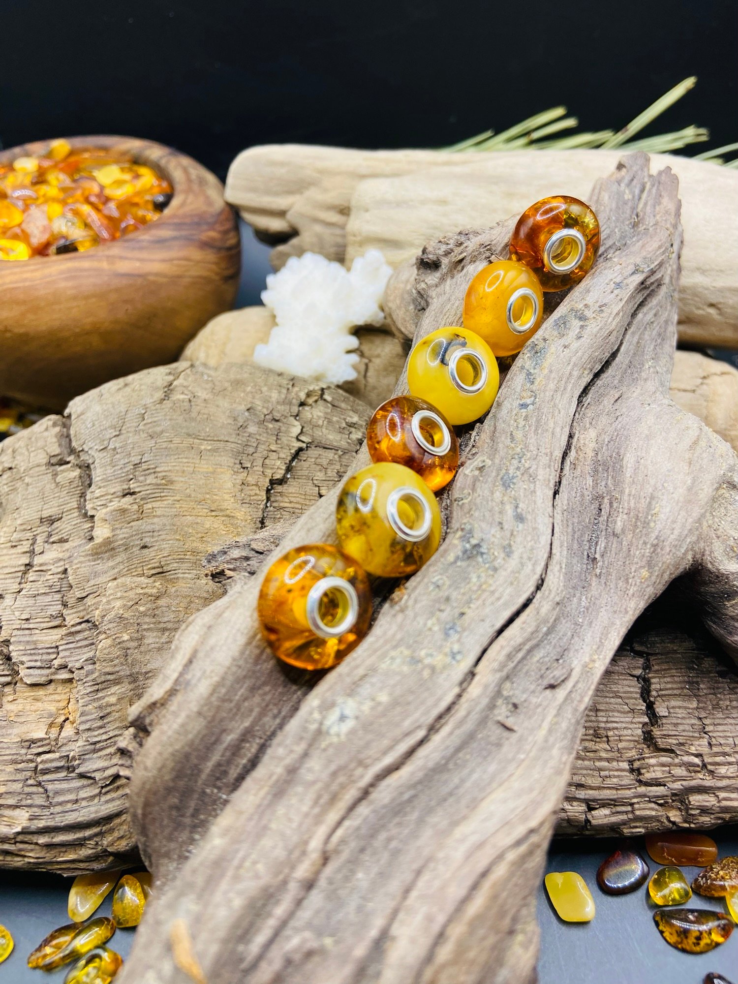 img_3673.jpg Izsmalcināti Pandora "charms" Dzintara kuloni ar sudrabu