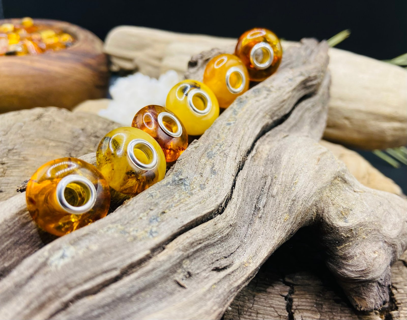 img_3674.jpg Izsmalcināti Pandora "charms" Dzintara kuloni ar sudrabu