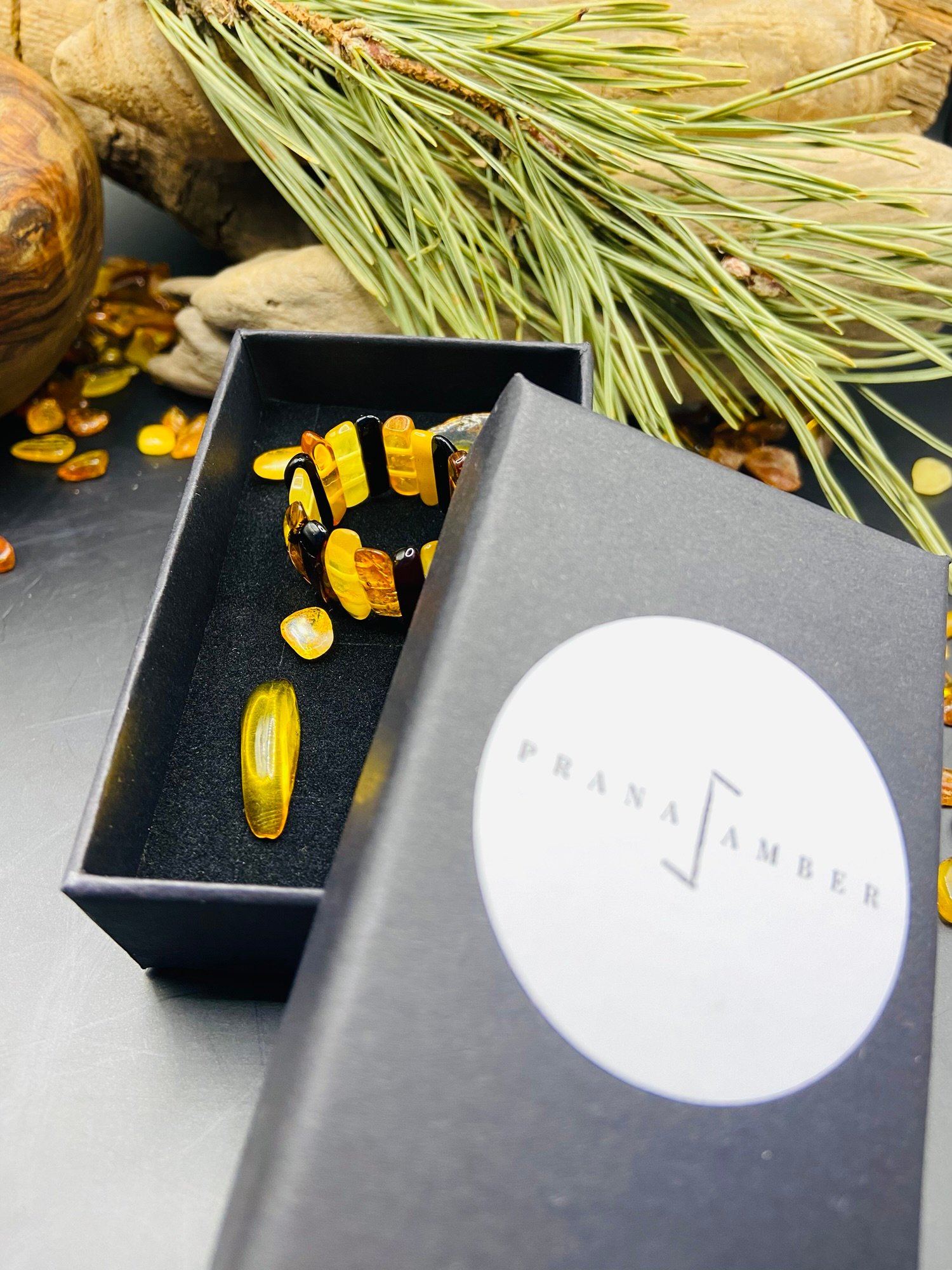 img_3795-jpg Tradicionālie latviešu dzintara gredzeni abiem dzimumiem