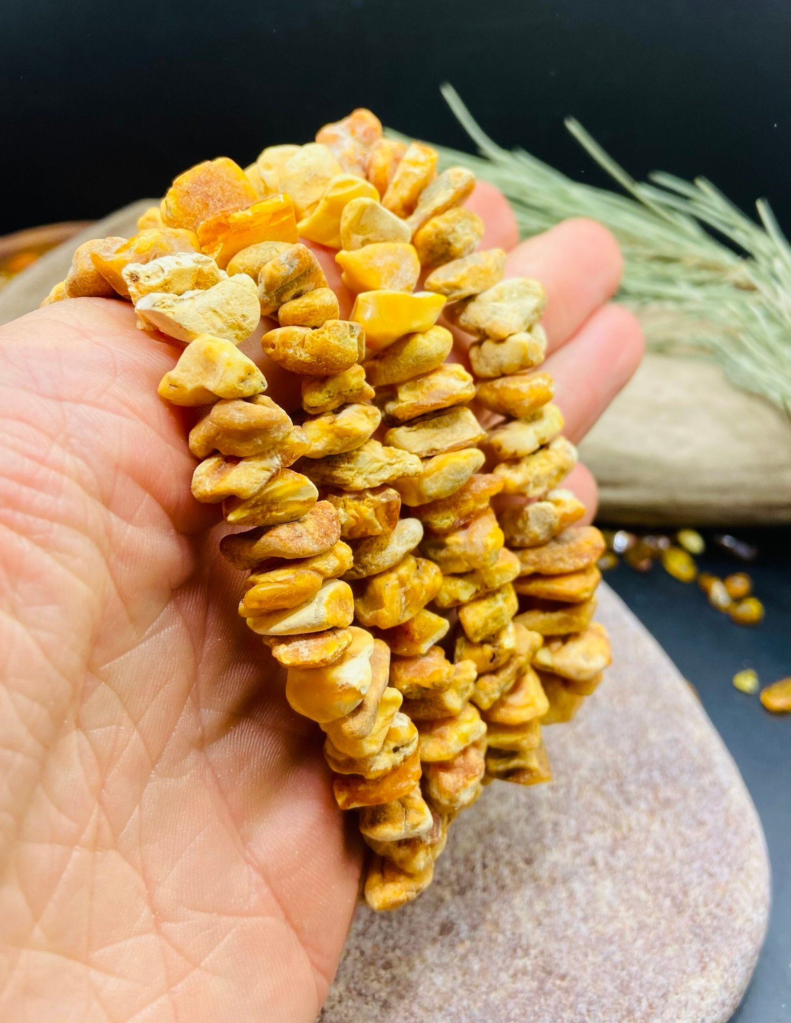 img_5474 Unikāla Baltā Dzintara šķelto gabalu aproce