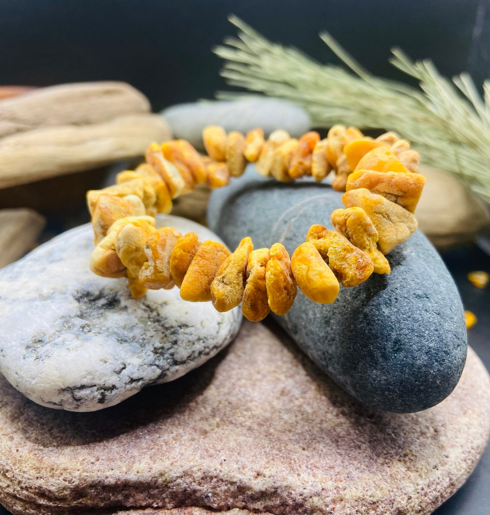 img_5511 Unikāla Baltā Dzintara šķelto gabalu aproce