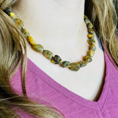 Īpaša Purva Dzintara neapstrādāto akmeņu kaklarota