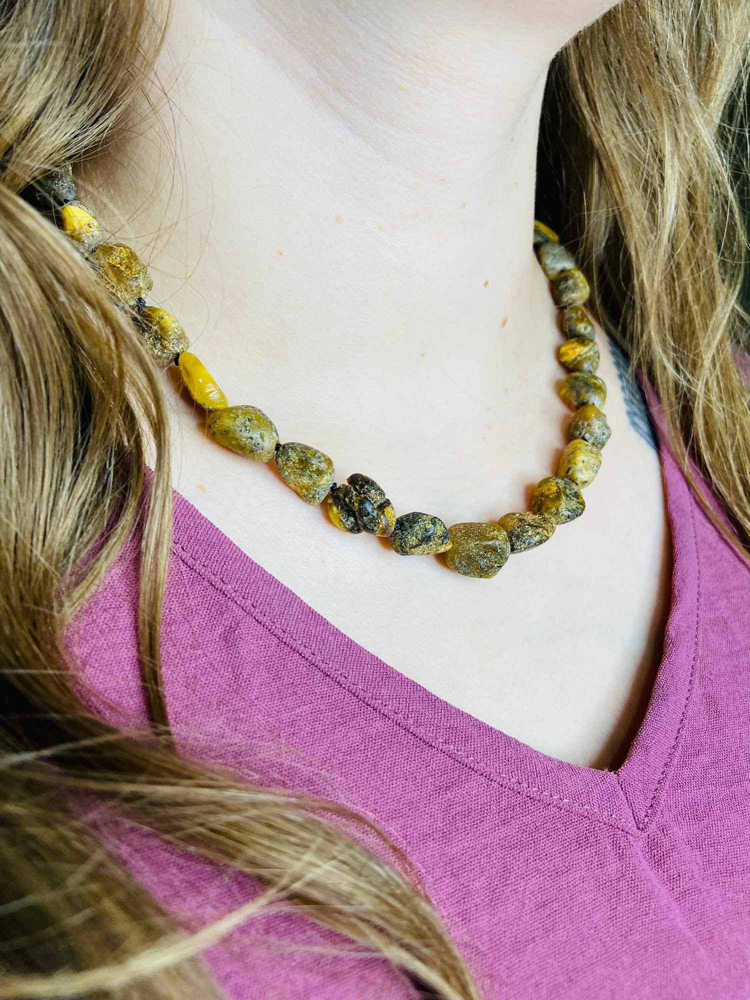 img_5959.jpg Īpaša Purva Dzintara neapstrādāto akmeņu kaklarota