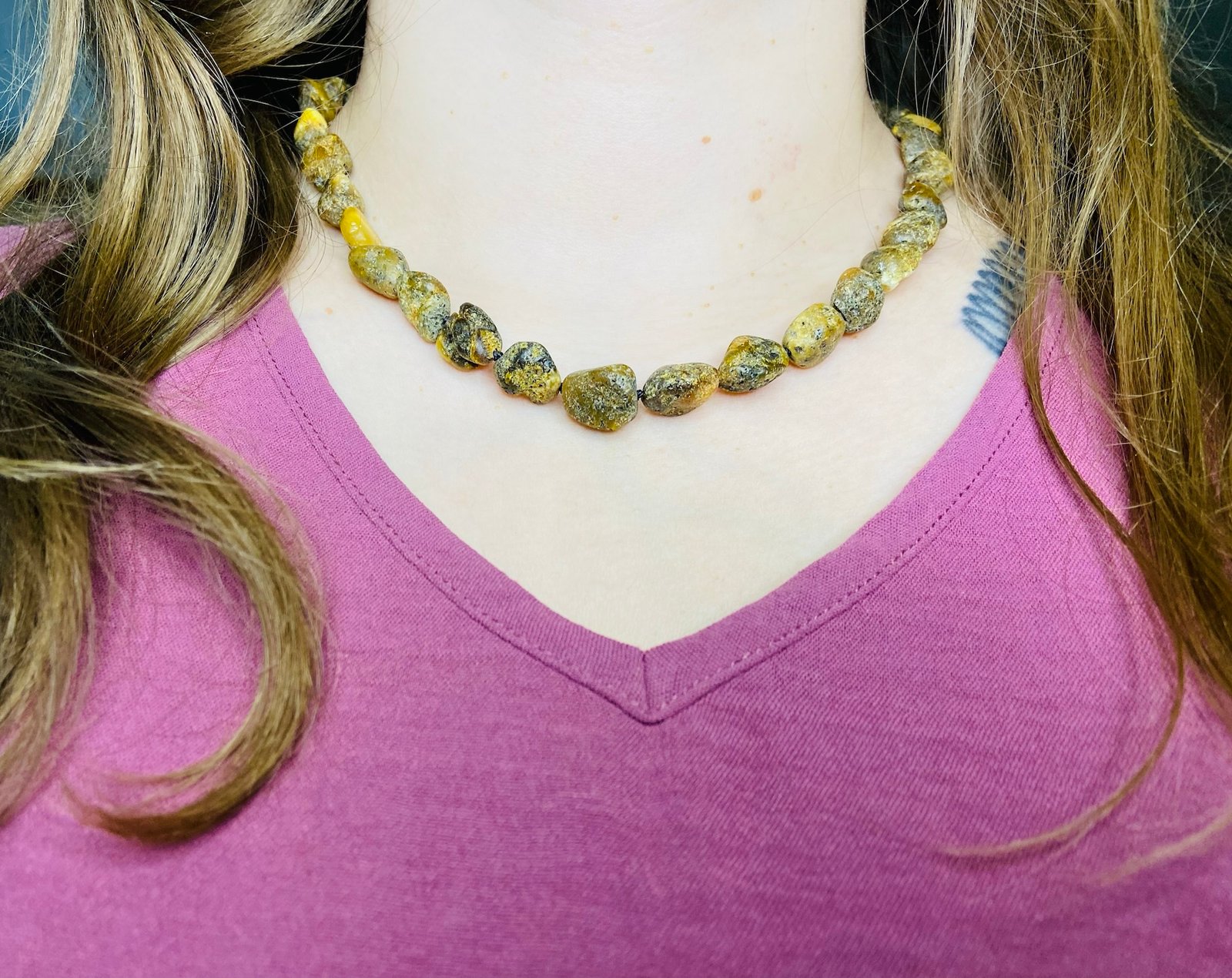 img_5960.jpg Īpaša Purva Dzintara neapstrādāto akmeņu kaklarota