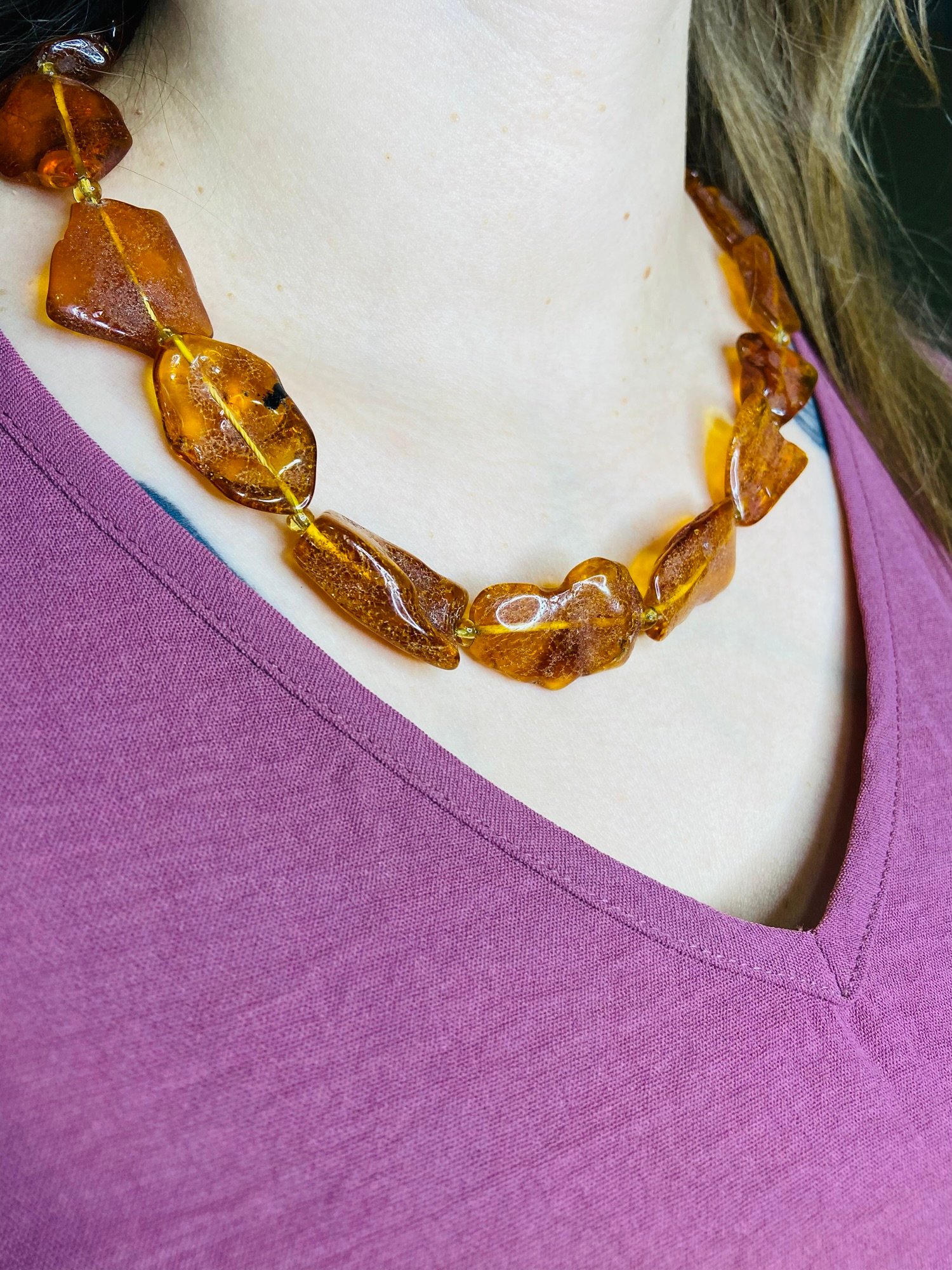 img_5961.jpg Neatkārtojama dzintara šķelto gabalu kaklarota sievietēm