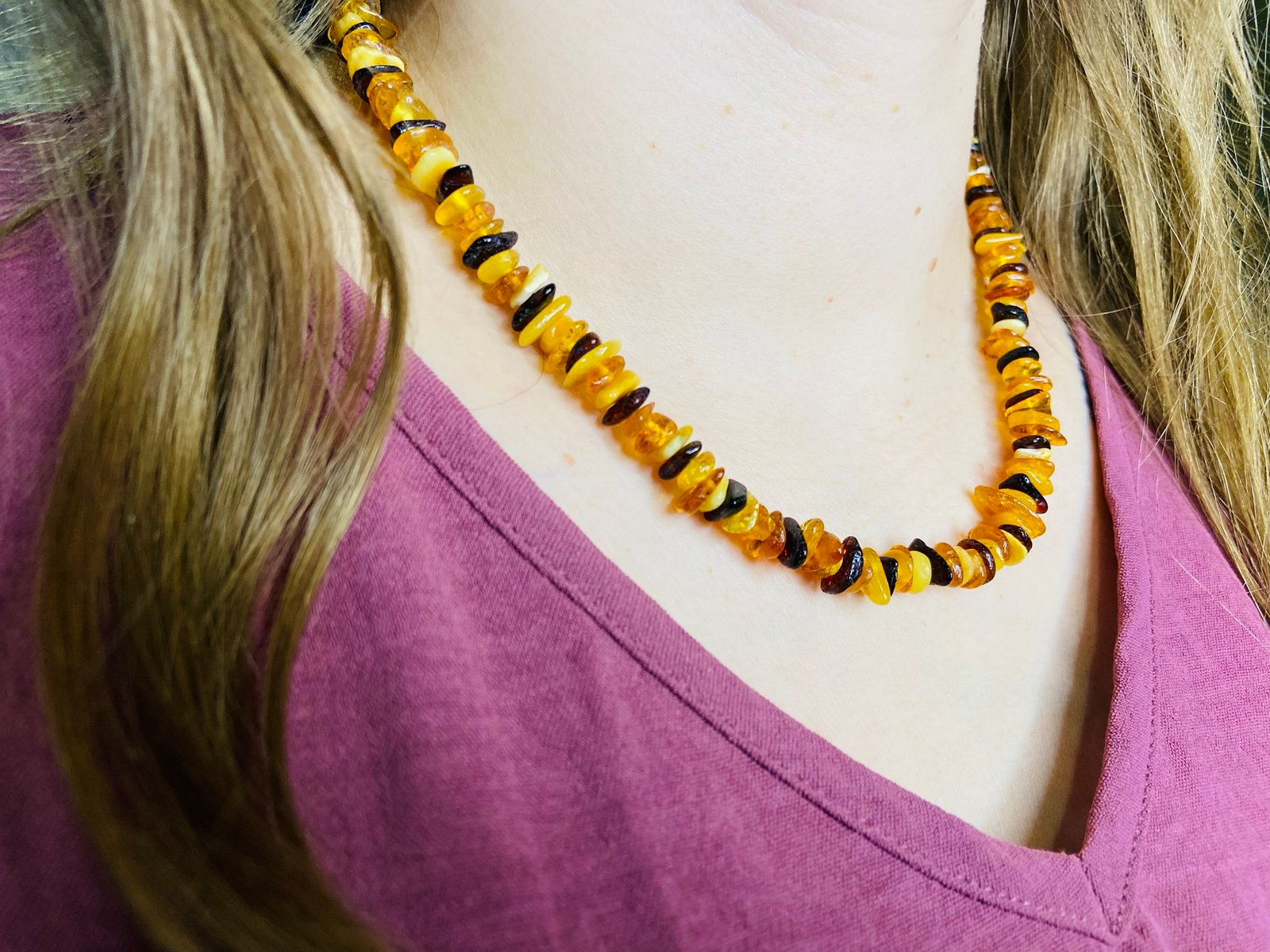 img_5965.jpg Tradicionālās latviešu Dzintara kaklarotas ar šķeltajām pērlītēm