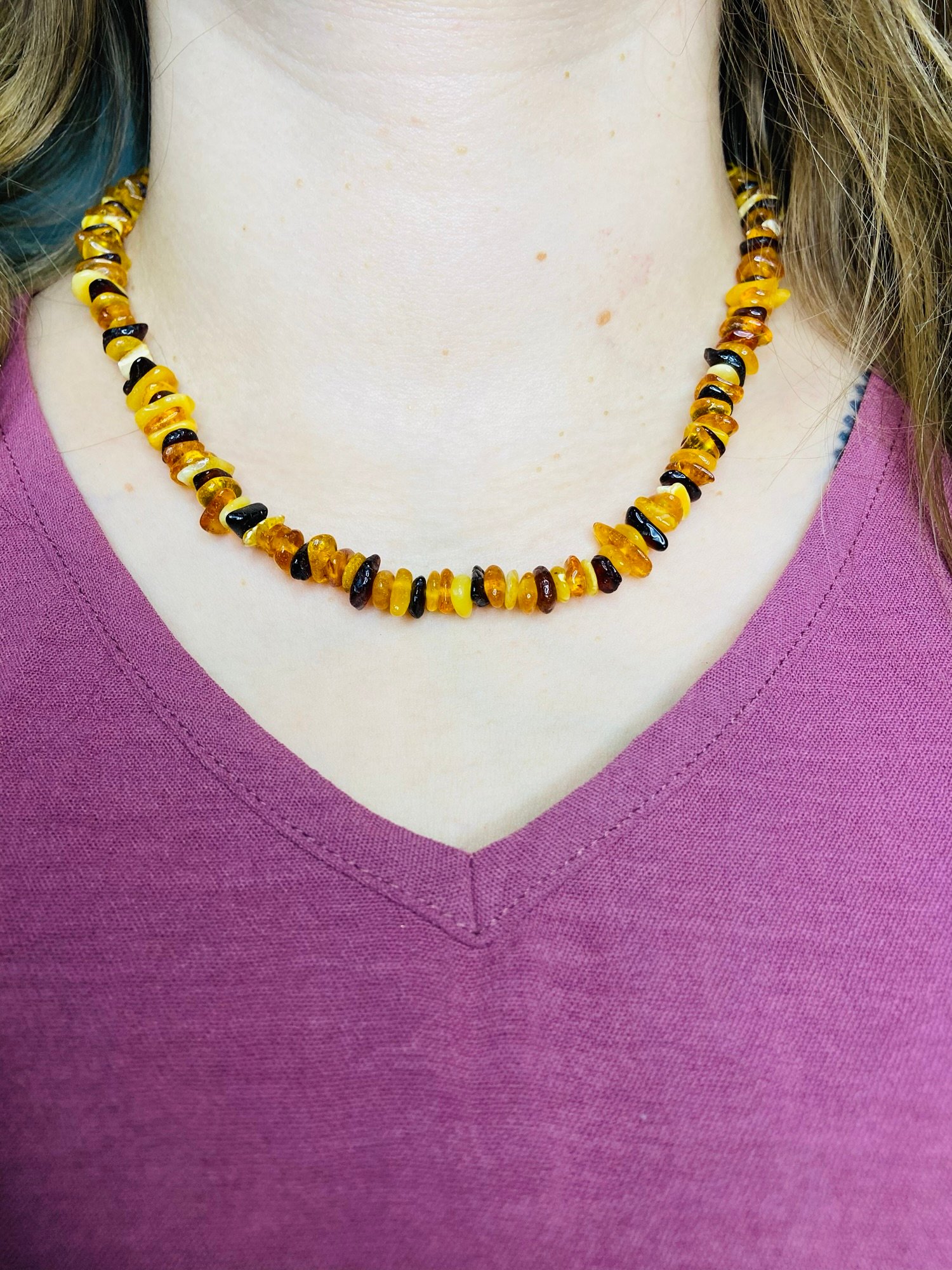 img_5966.jpg Tradicionālās latviešu Dzintara kaklarotas ar šķeltajām pērlītēm