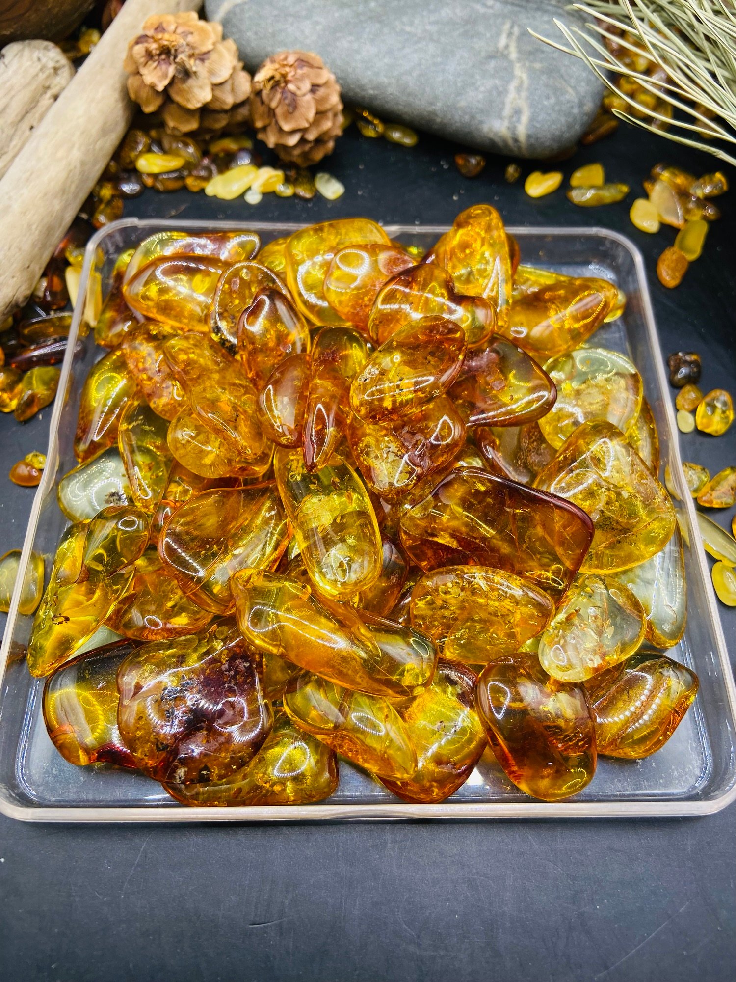 img_6049.jpg Liela izmēra Baltijas Dzintara šķembas bez caurumiem