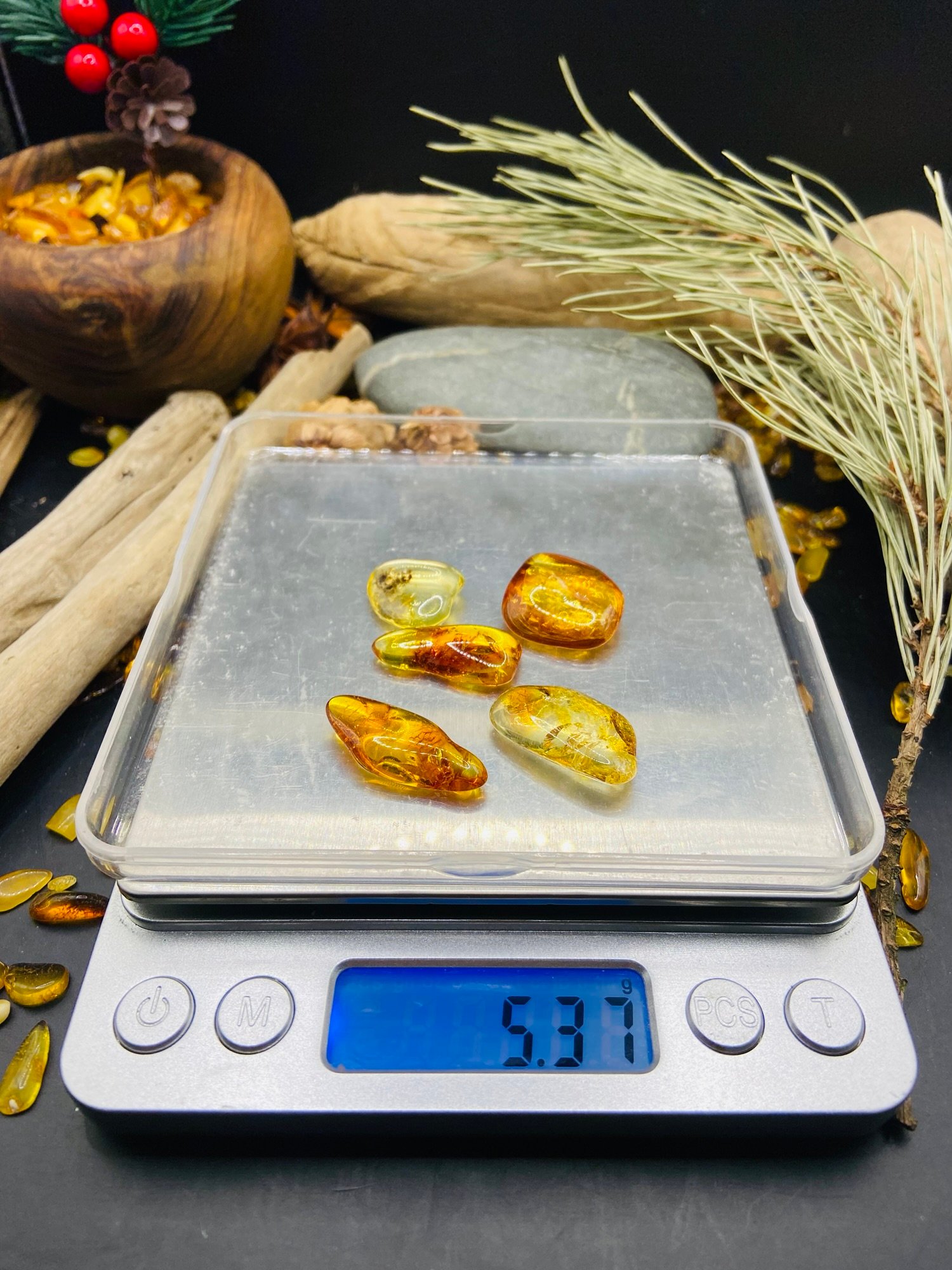 img_6052.jpg Liela izmēra Baltijas Dzintara šķembas bez caurumiem