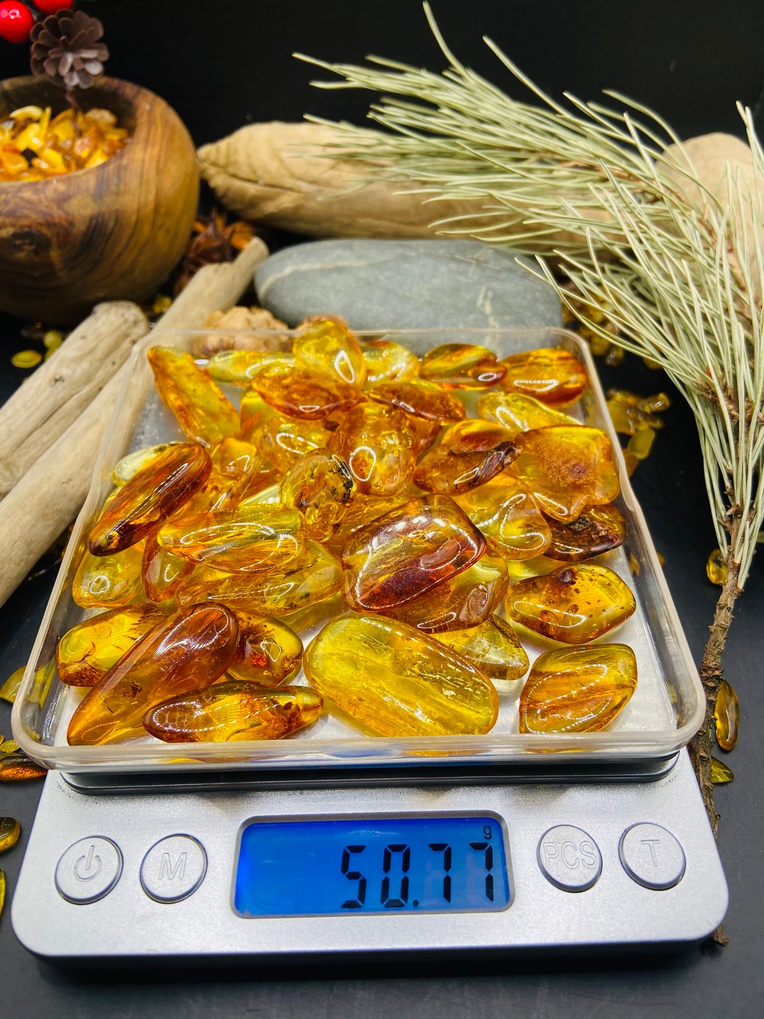 img_6053.jpg Liela izmēra Baltijas Dzintara šķembas bez caurumiem