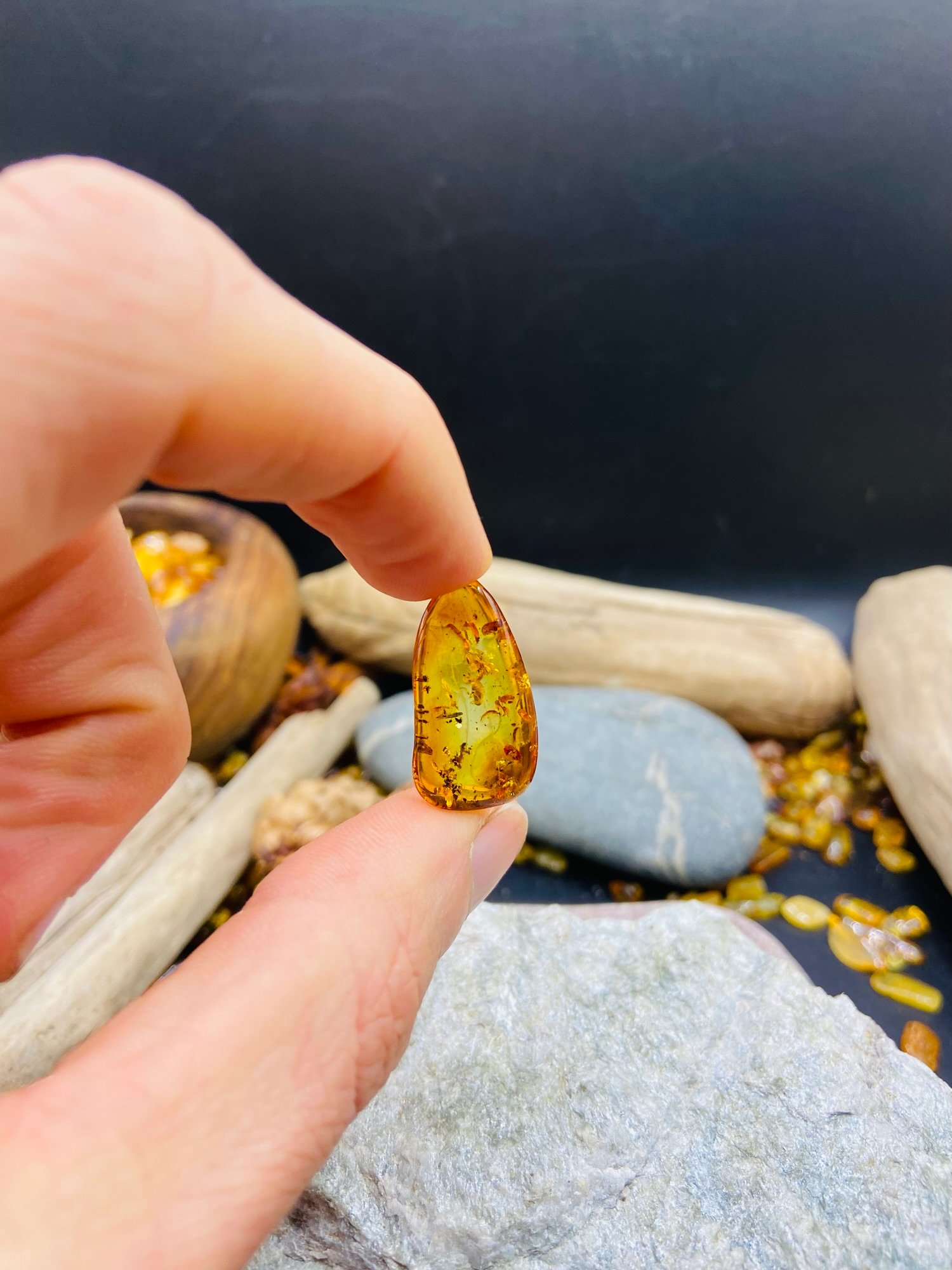 img_6062.jpg Liela izmēra Baltijas Dzintara šķembas bez caurumiem