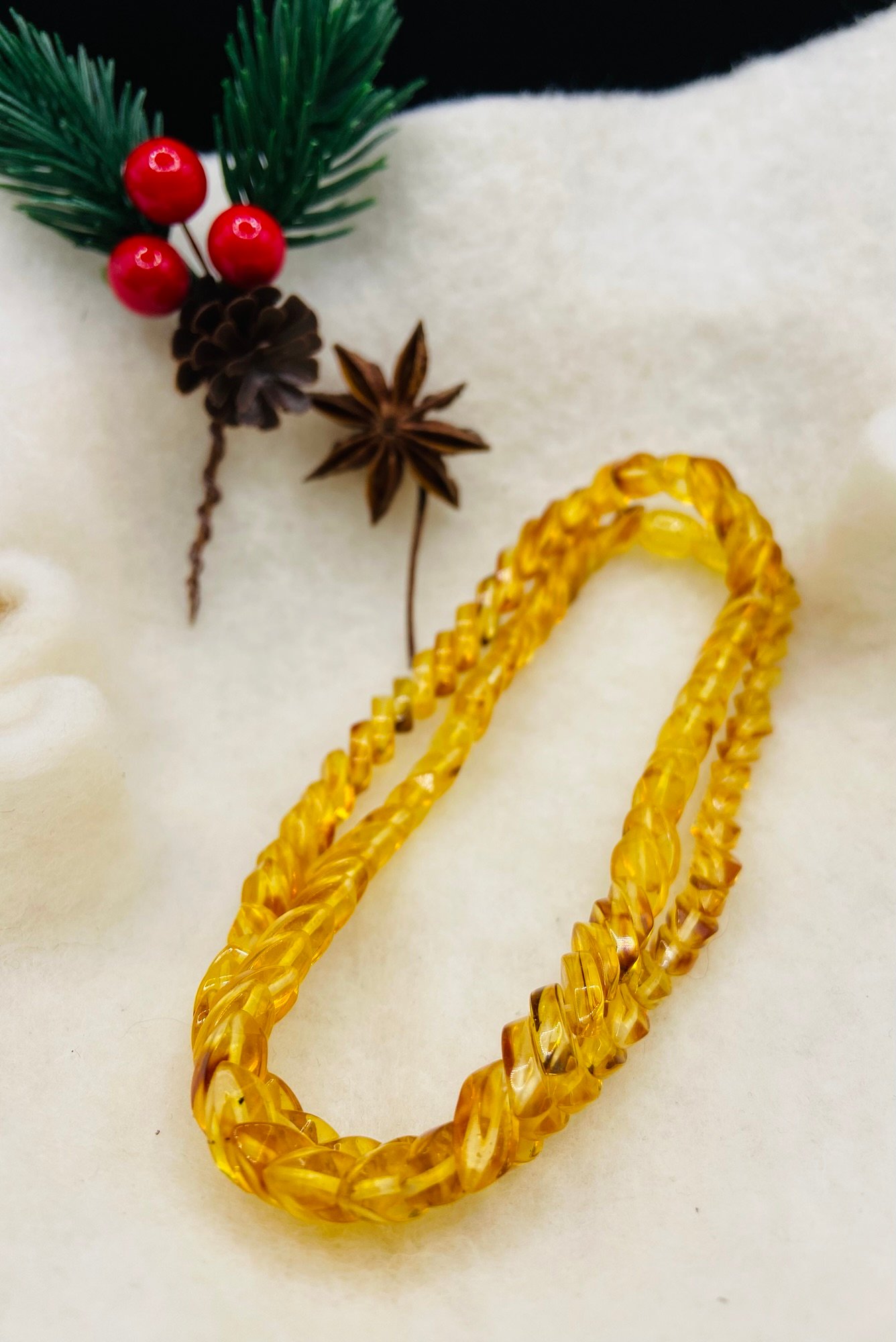 Čūskas tipa Dzintara kaklarota spirgtā citrona krāsā