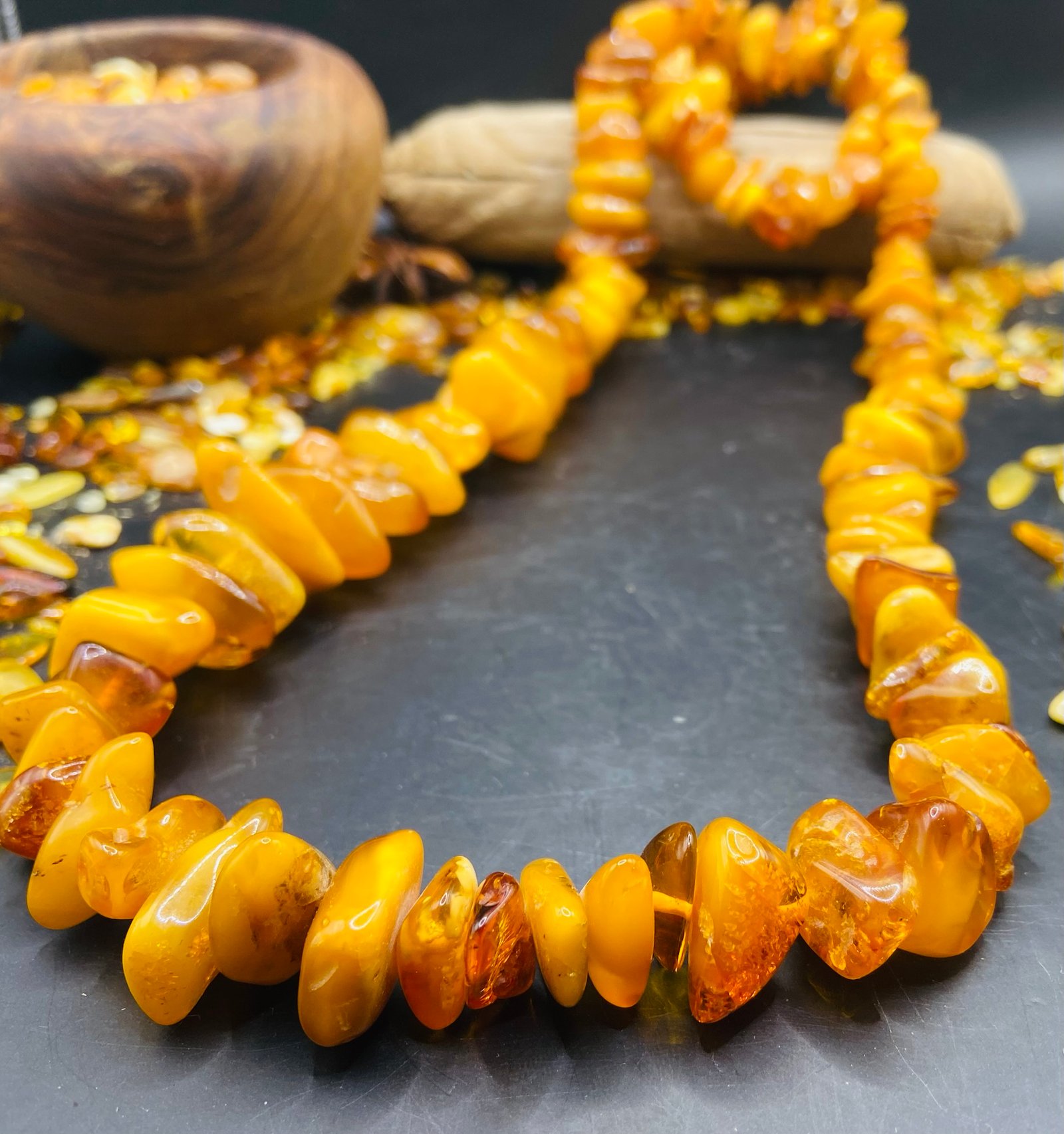 img_6332.jpg Lielizmēra šķelto pērlīšu kaklarota medus un sviesta krāsās