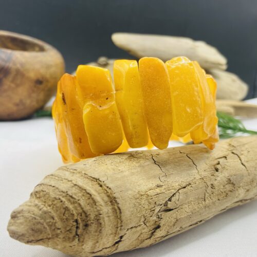 img_8333 Karaliskā stila lielizmēra Baltijas Dzintara aproce, daļēji pulēta