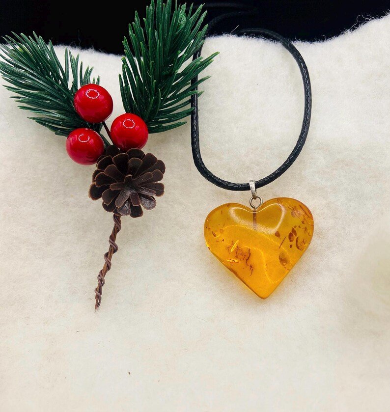 Liela izmēra sirds formas kulons burvīgā konjaka krāsā