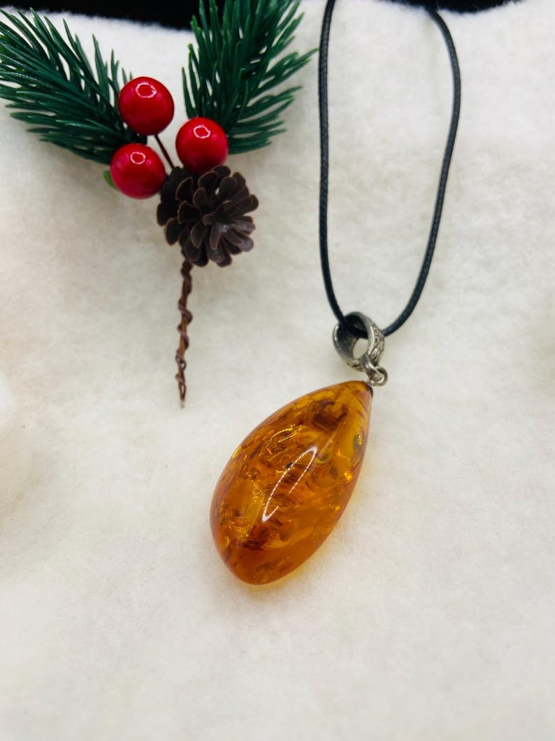 Unikāls Konjaka krāsas Baltijas Dzintara kulons ar sudraba detaļu