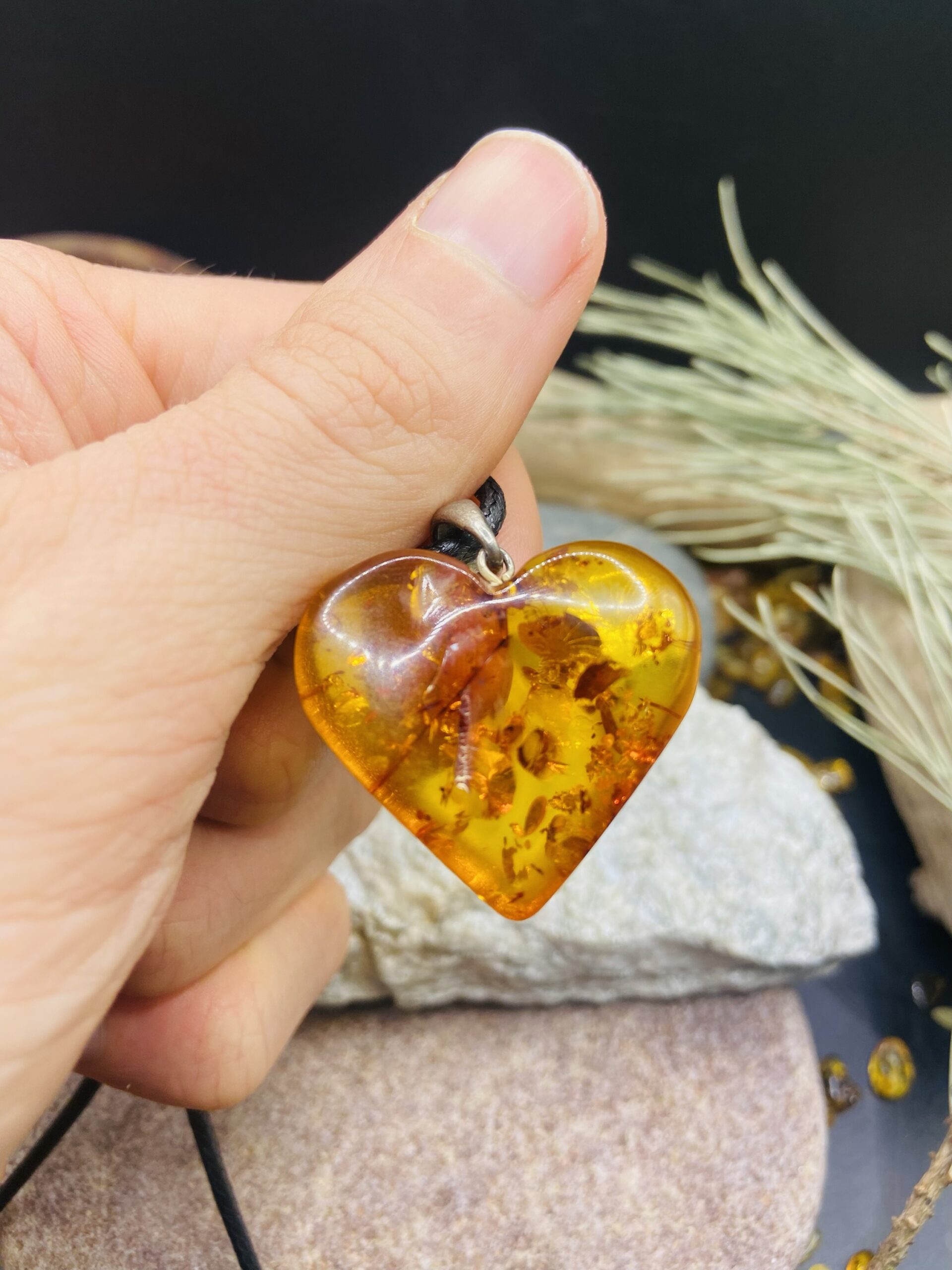 img_6104 Liela izmēra sirds formas kulons burvīgā konjaka krāsā