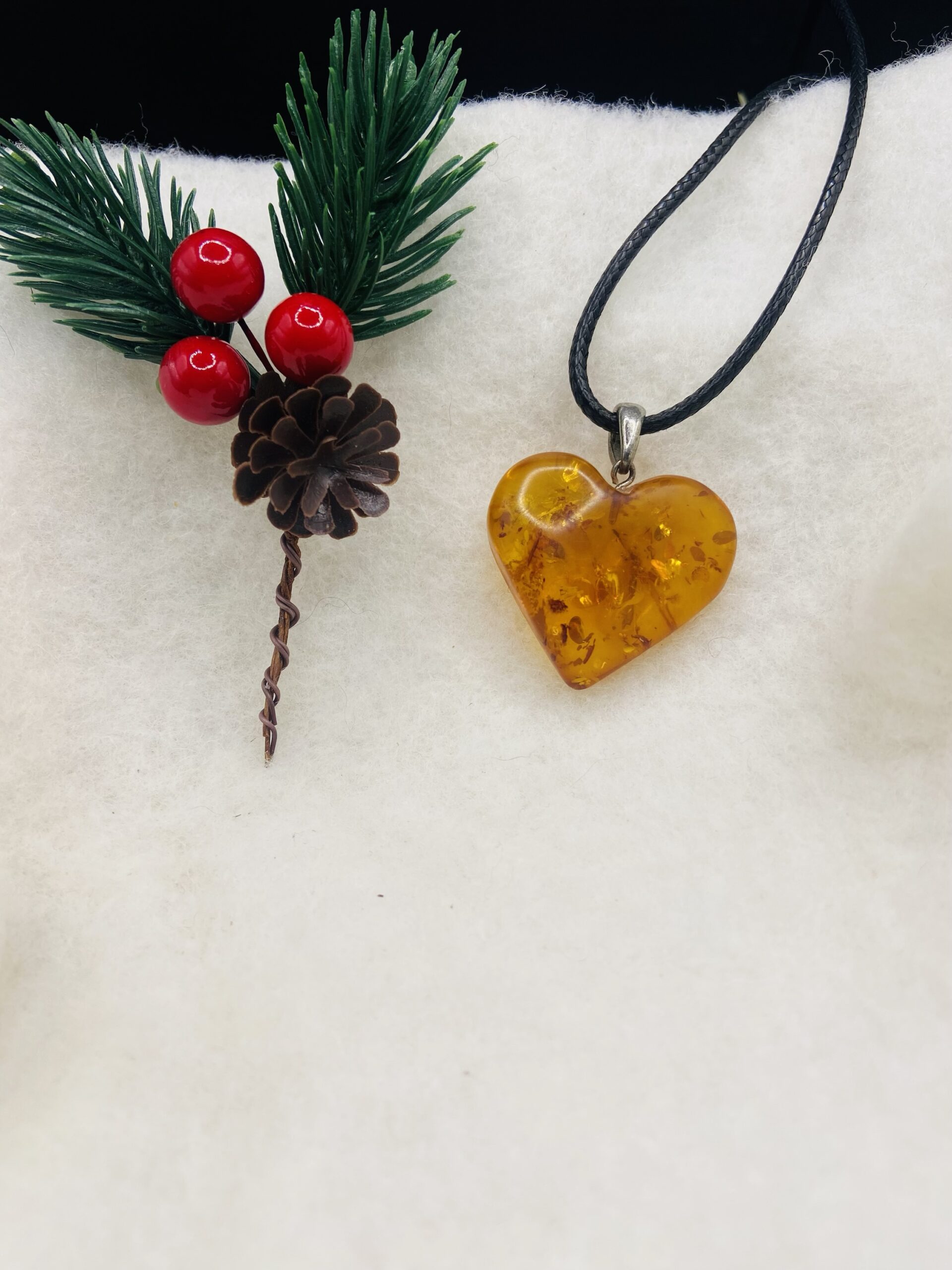 img_6107 Liela izmēra sirds formas kulons burvīgā konjaka krāsā