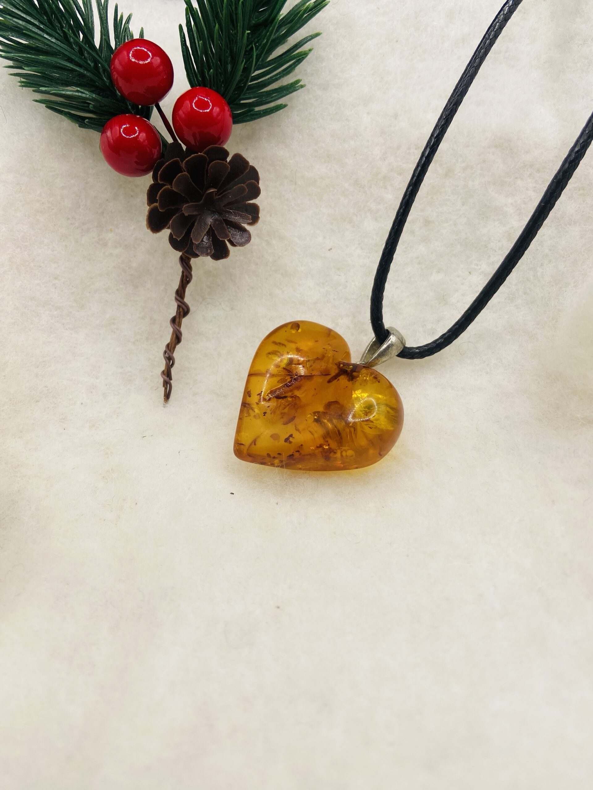 img_6108 Liela izmēra sirds formas kulons burvīgā konjaka krāsā