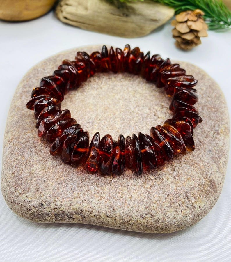 56548094-r-il-06deed-7542807238-il_794xN.7542807238_dfig Dzintara ķiršu krāsas šķelto pērlīšu aproce