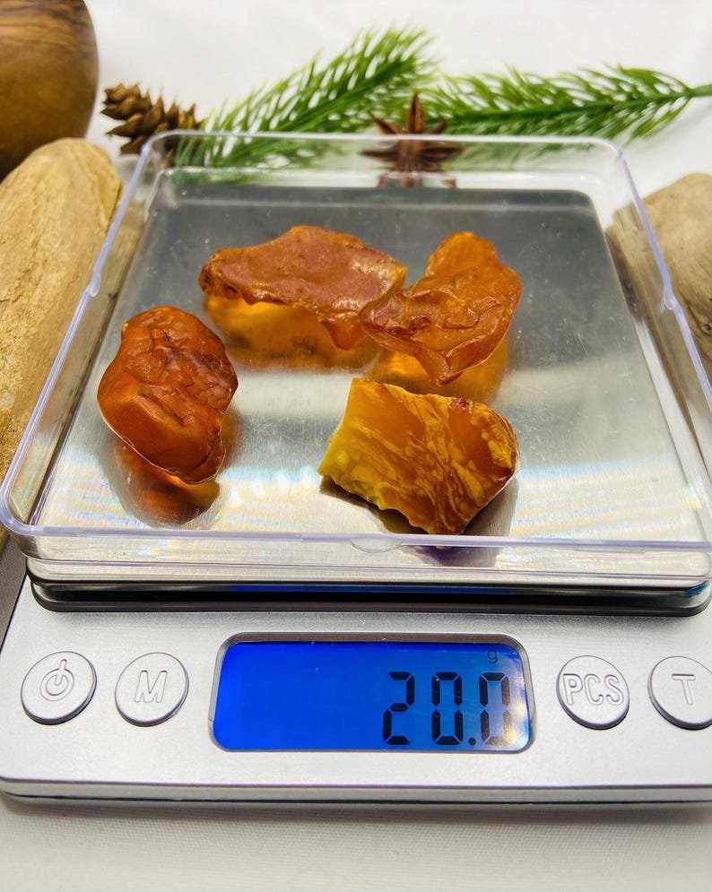 Augstākās kvalitātes neapstrādāti Dzintara gabali 20-100 grami