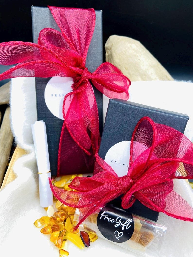 56548094-r-il-179254-7495039007-il_794xN.7495039007_51hi Eleganta ķiršu krāsas aproce ar 8mm apaļām pērlītēm