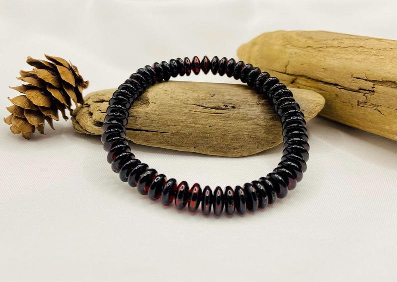 Rondelle formas ķiršu toņa smalka Dzintara rokassprādze