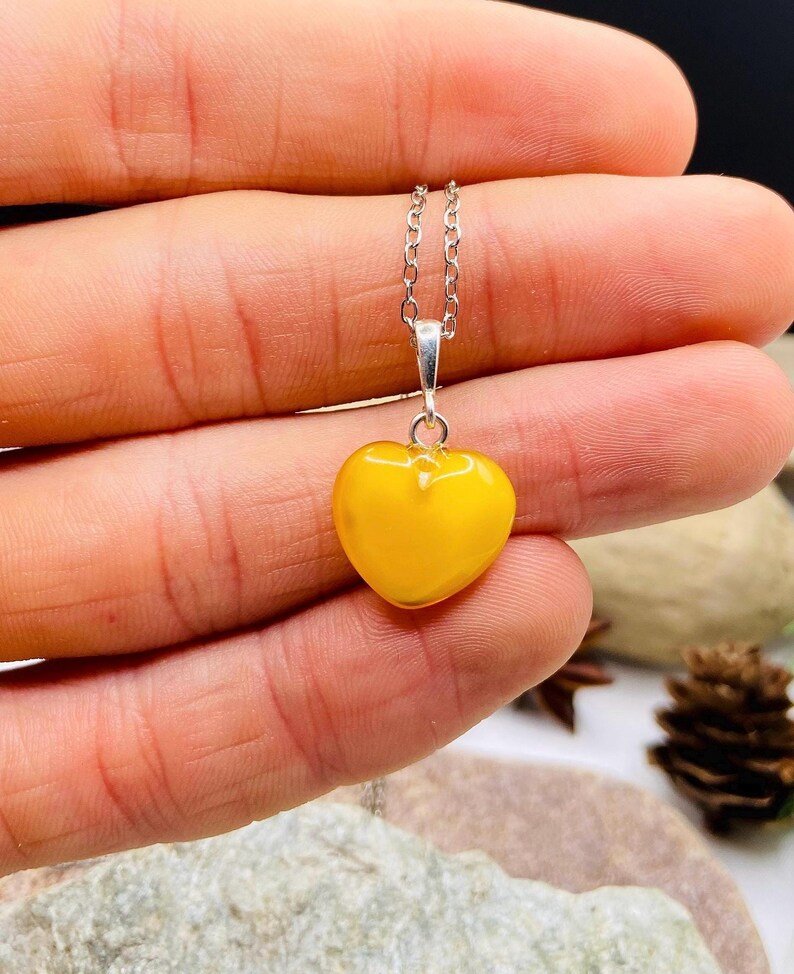 Dzeltenas dzintara sirsniņas ar sudrabu 2 variācijās