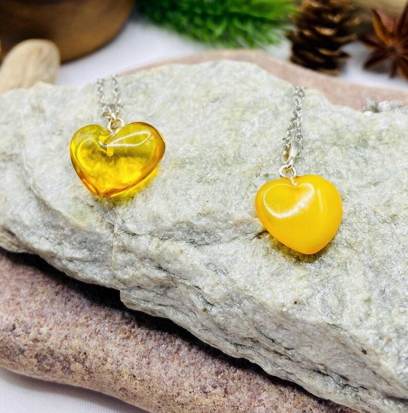 Dzeltenas dzintara sirsniņas ar sudrabu 2 variācijās