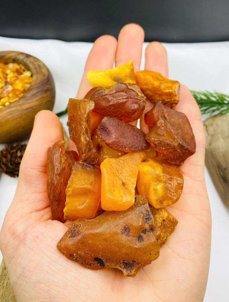 Augstākās kvalitātes neapstrādāti Dzintara gabali 20-100 grami