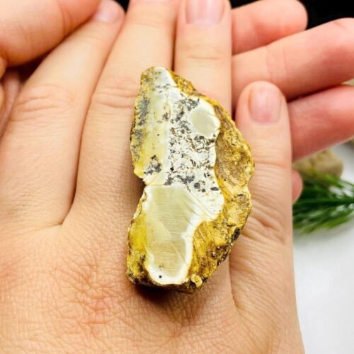 56548094-r-il-28ffc6-7678350143-il_794xN.7678350143_3aki Baltās krāsas milzīgs Dzintara gredzens ar apzeltītu sudrabu