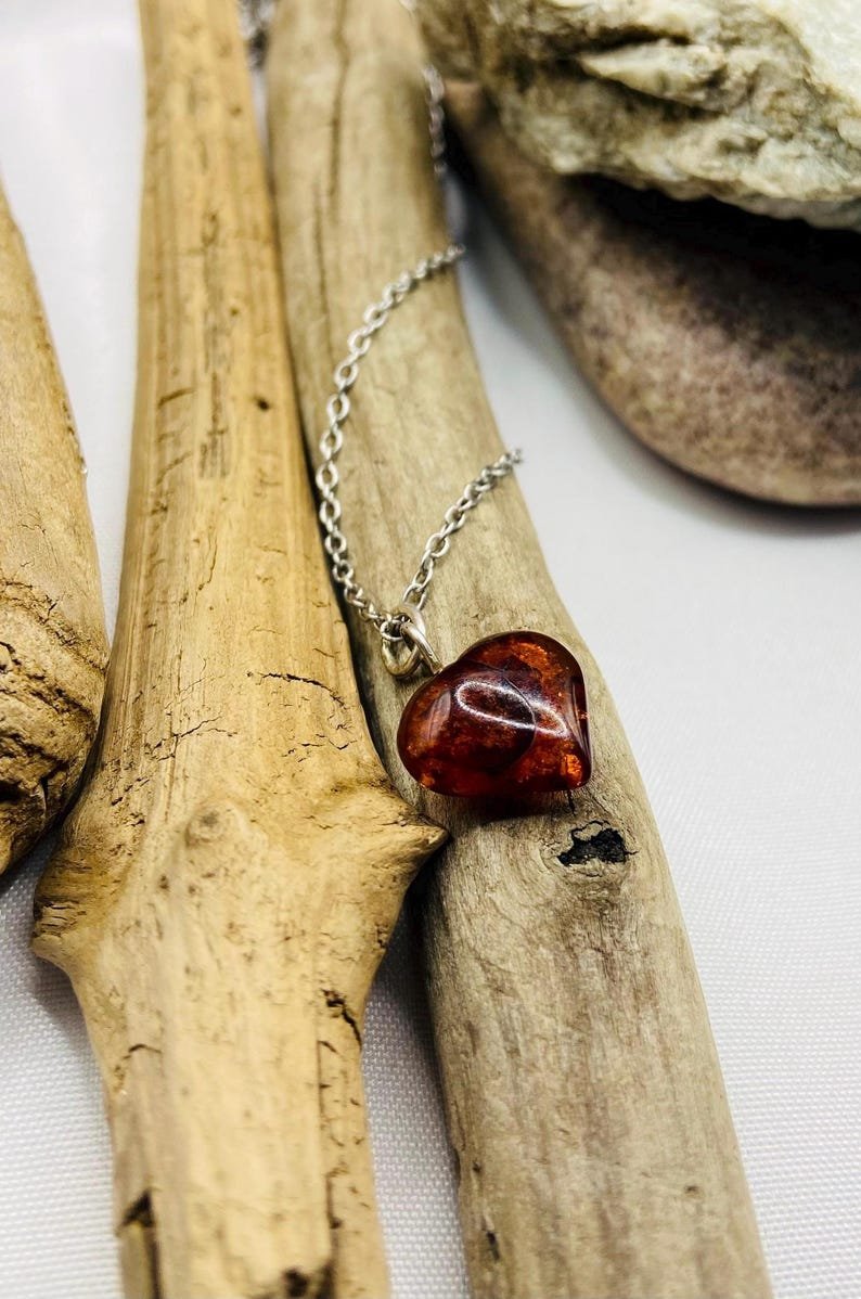 Ķiršu krāsas Baltijas Dzintara sirsniņas 2 variācijās