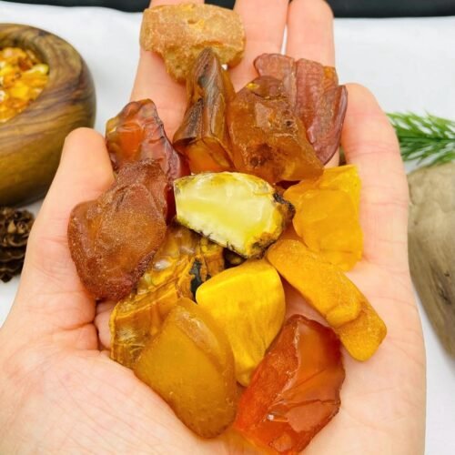 Augstākās kvalitātes neapstrādāti Dzintara gabali 20-100 grami