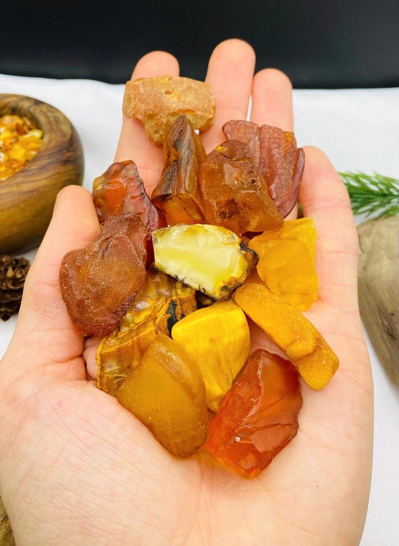 Augstākās kvalitātes neapstrādāti Dzintara gabali 20-100 grami