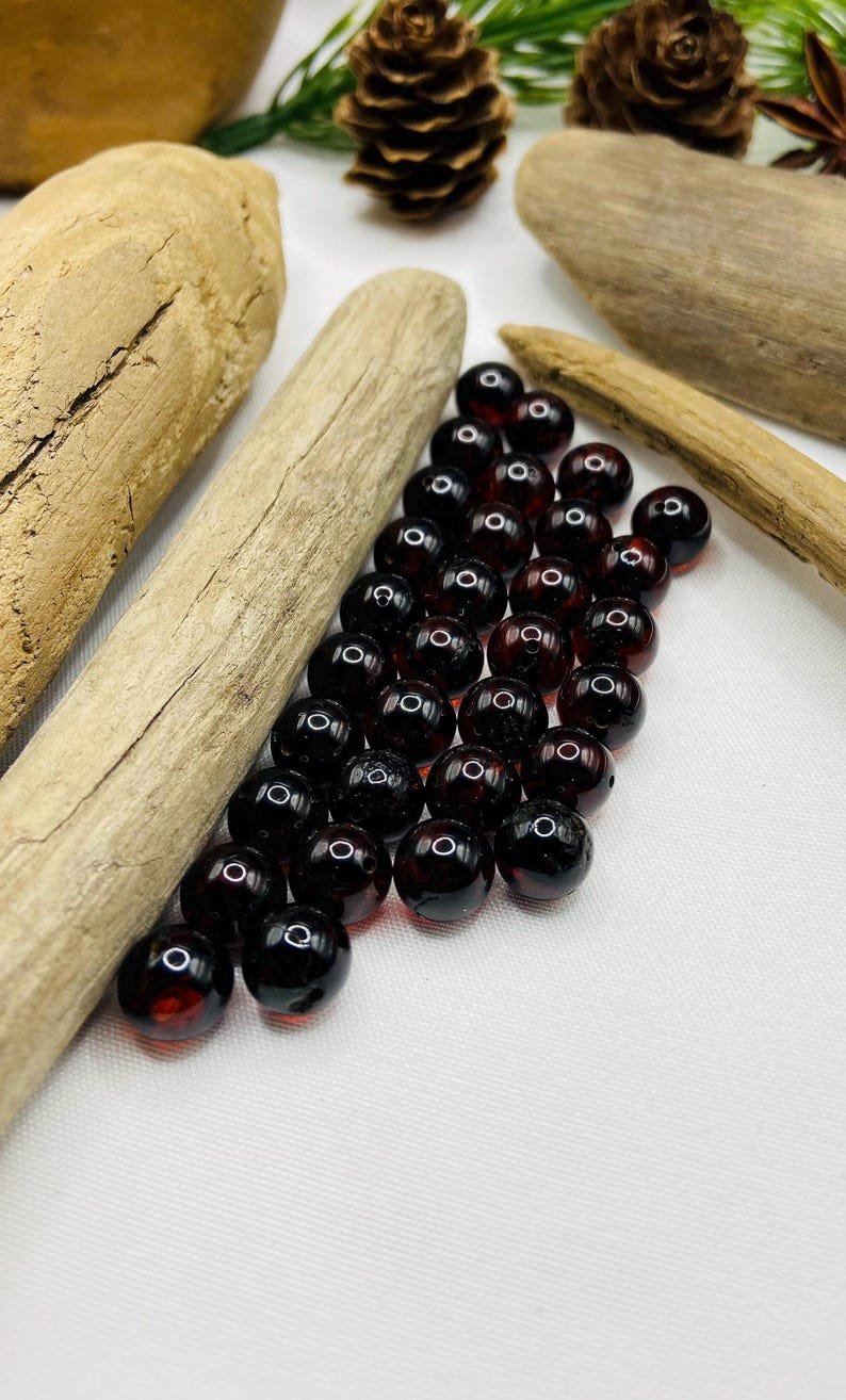 56548094-r-il-4c03da-7638006157-il_794xN.7638006157_mnx9 8mm Tumšās ķiršu Baltijas dzintara apaļās pērlītes