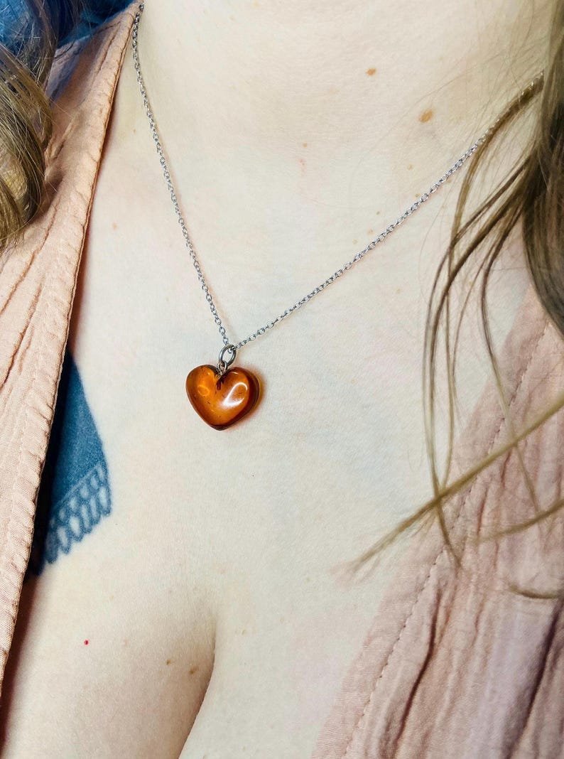 Ķiršu krāsas Baltijas Dzintara sirsniņas 2 variācijās