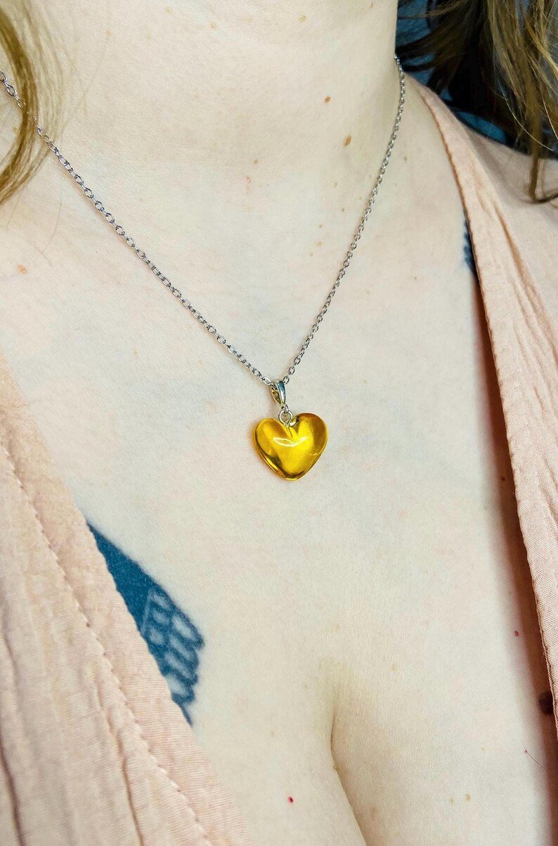 Dzeltenas dzintara sirsniņas ar sudrabu 2 variācijās