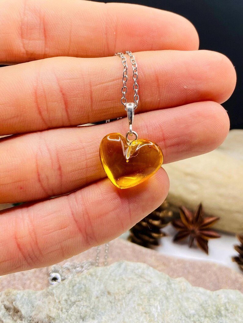 Dzeltenas dzintara sirsniņas ar sudrabu 2 variācijās